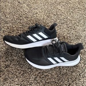 Men’s Adidas tennis shoes size 8